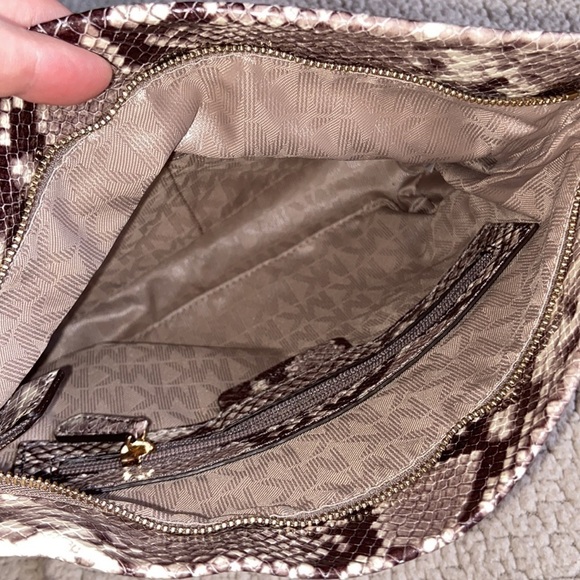 ๐ Michael Kors Snakeskin Leather Convertable Clutch Shoulder Bag NWOT - Picture 13 of 16